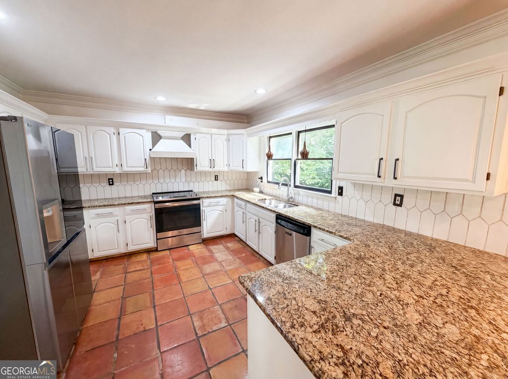 Photo of 644 Laurel Wood Drive SW, Marietta, GA 30064 (MLS # 10799714)