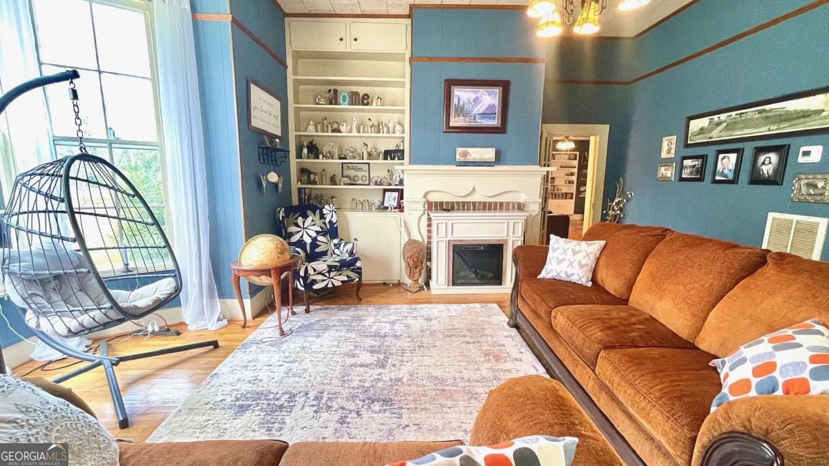 6 River ST SW