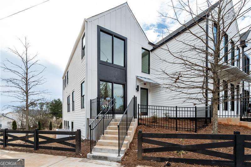 TOWNHOUSE IN DOWNTOWN WOODSTOCK - Home in Sought-After Woodstock Downtown-Money Magazine voted Top 50th Town to Live!!! Home is walkable to the best Restaurants, City Parks, Greenprint Trails, Boutiques Shopping, Farmers Market, Elm Street Arts, New Amphitheater and MUCH MORE!!! This home has one of our best courtyards. This townhome offers 3 bedrooms - 3 & 1/2 baths - Open Concept for the main living. High Ceilings, Covered Deck off the Kitchen. DO NOT MISS THIS OPPORTUNITY!!
