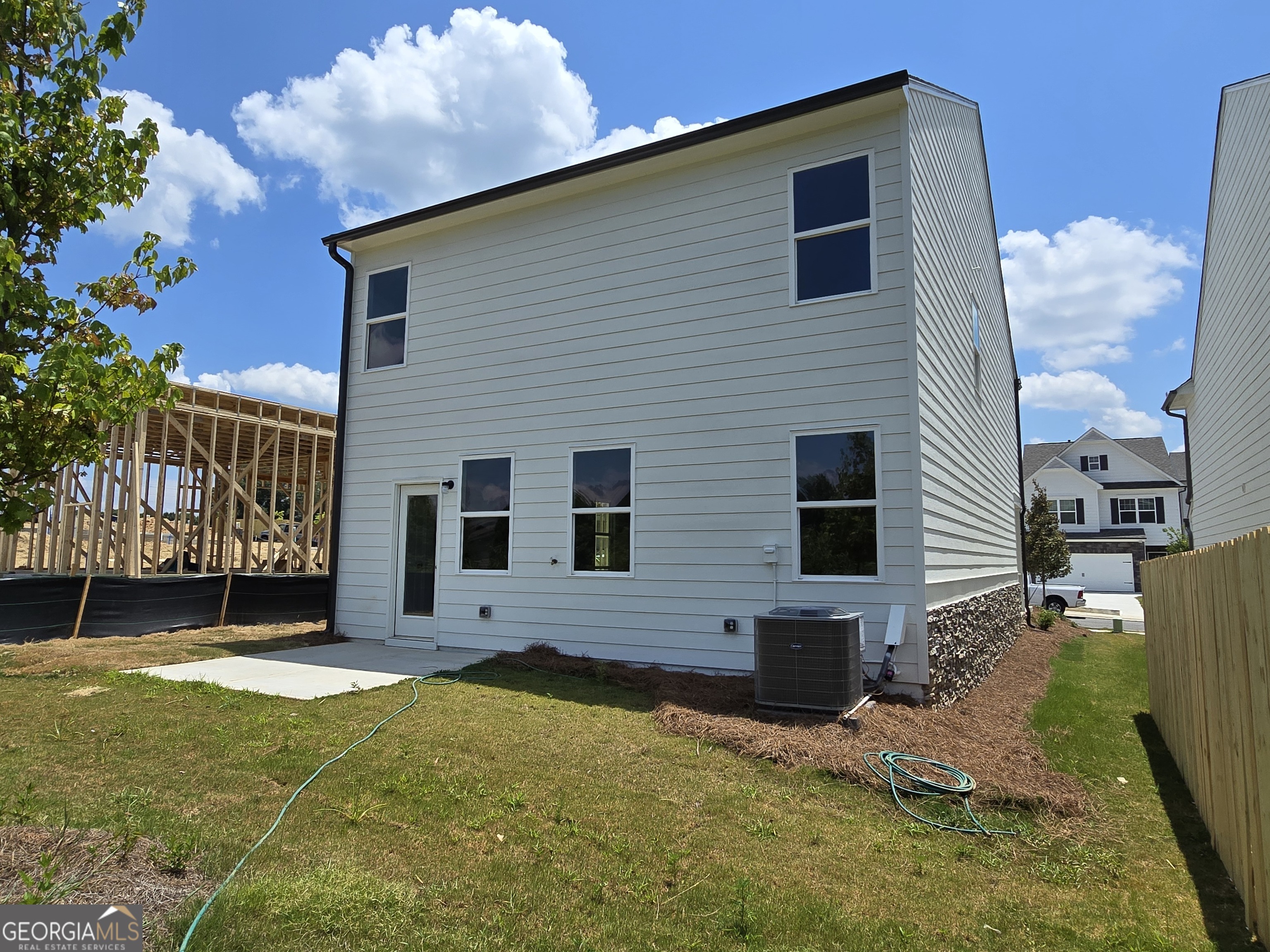 123 Shelter LN E