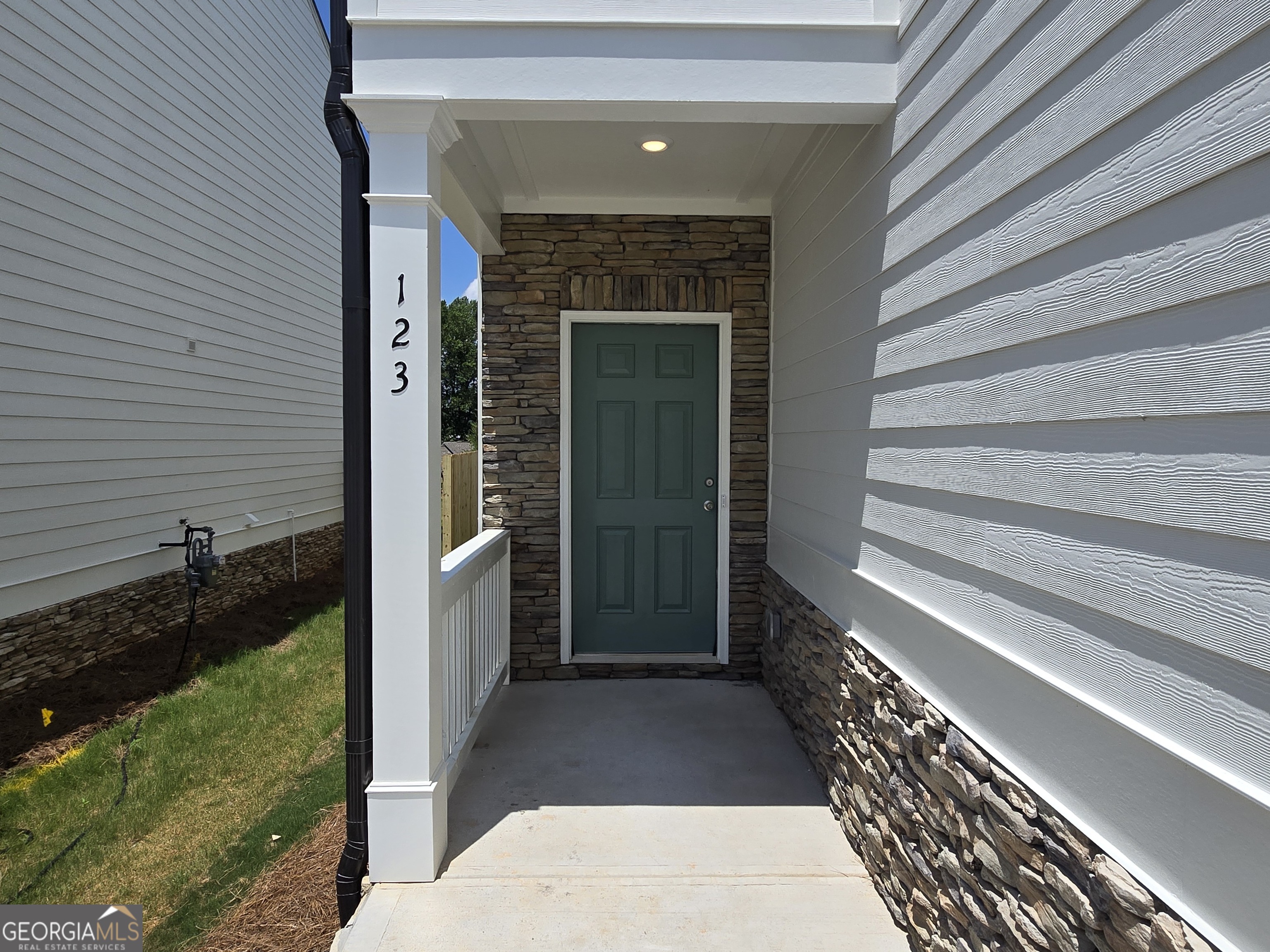 123 Shelter LN E