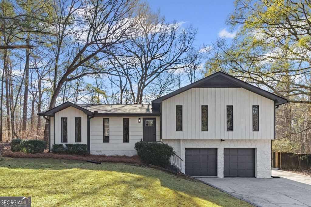 Photo of 92 Twelve Springs Drive, Newnan, GA 30263 (MLS # 10658588)