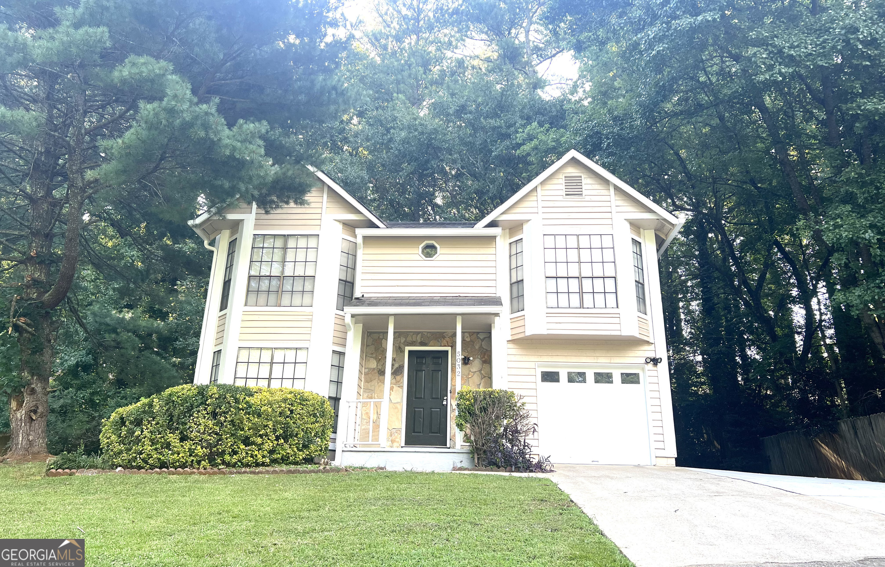 Welcome to this lovely home nestled in this established Stone Mountain neighborhood. This property offers comfortable living providing the perfect blend of functionality and relaxation. You may be looking to invest in a long-term rental or your first home, this property offers the best of both worlds. Located near shopping, dining, and major highways.