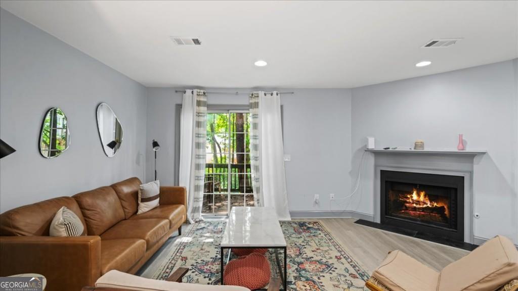 Doraville, Georgia 30340, United States, 2 Bedrooms Bedrooms, ,3 BathroomsBathrooms,Residential,Pending,119147