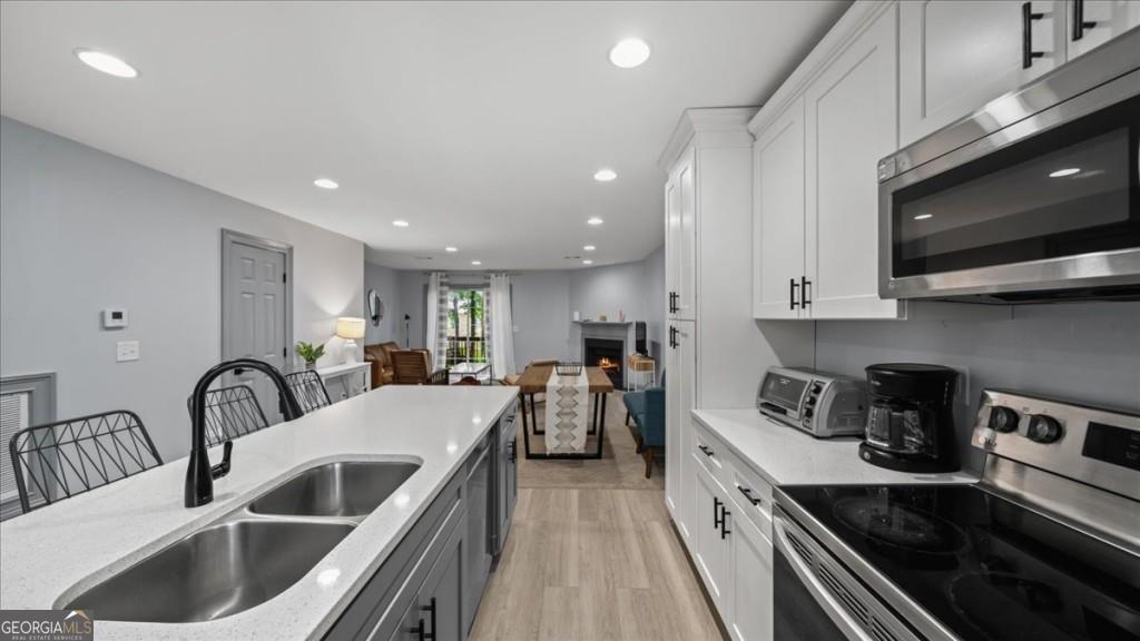 Doraville, Georgia 30340, United States, 2 Bedrooms Bedrooms, ,3 BathroomsBathrooms,Residential,Pending,119147