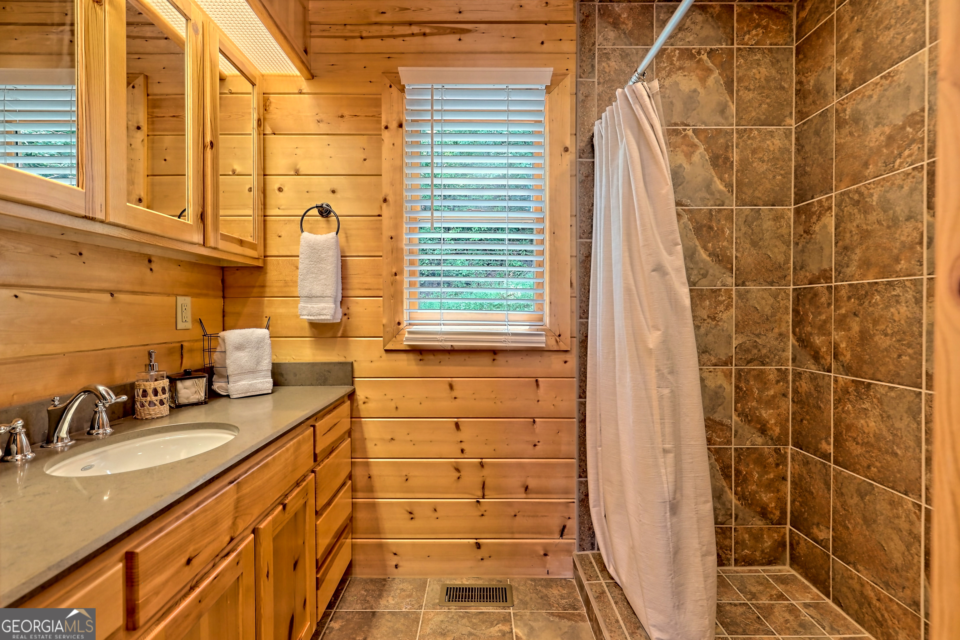 Clayton, Georgia 30525, United States, 3 Bedrooms Bedrooms, ,3 BathroomsBathrooms,Residential,Active,16095