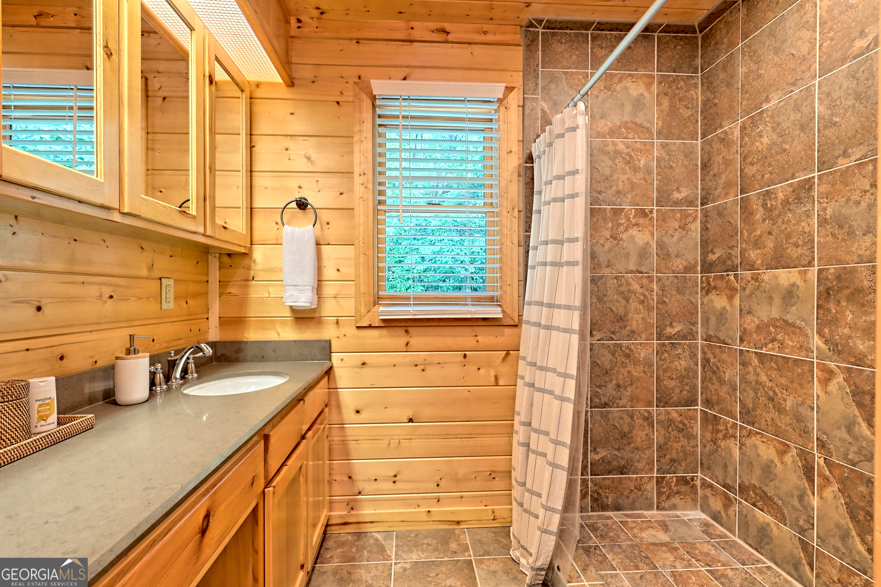 Clayton, Georgia 30525, United States, 3 Bedrooms Bedrooms, ,3 BathroomsBathrooms,Residential,Active,16095