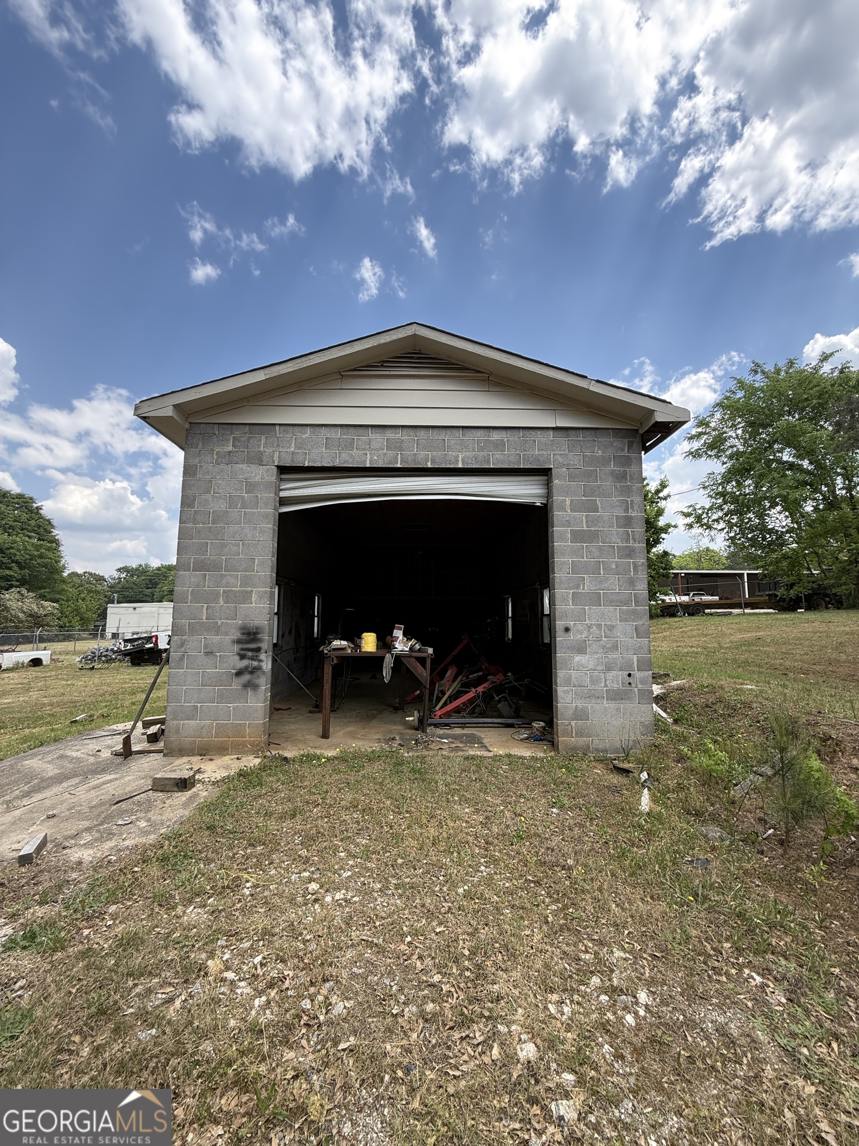 557 W Main ST