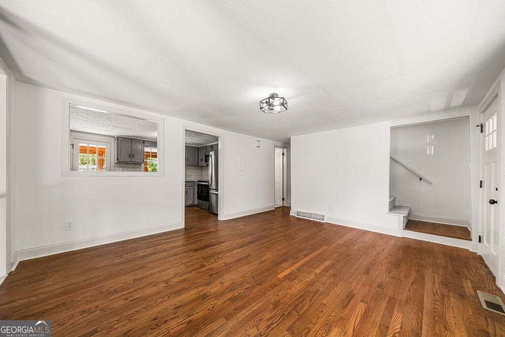 9 Kings CT NE