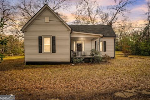 A home in Shady Dale