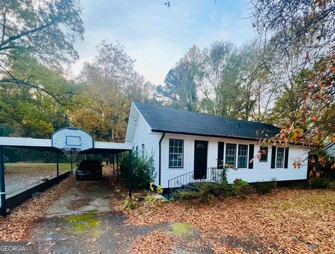 A home in Toccoa