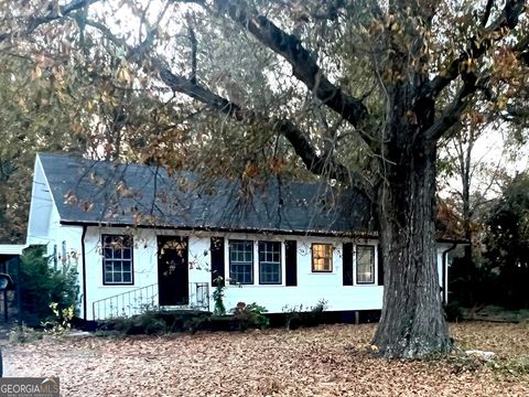 A home in Toccoa