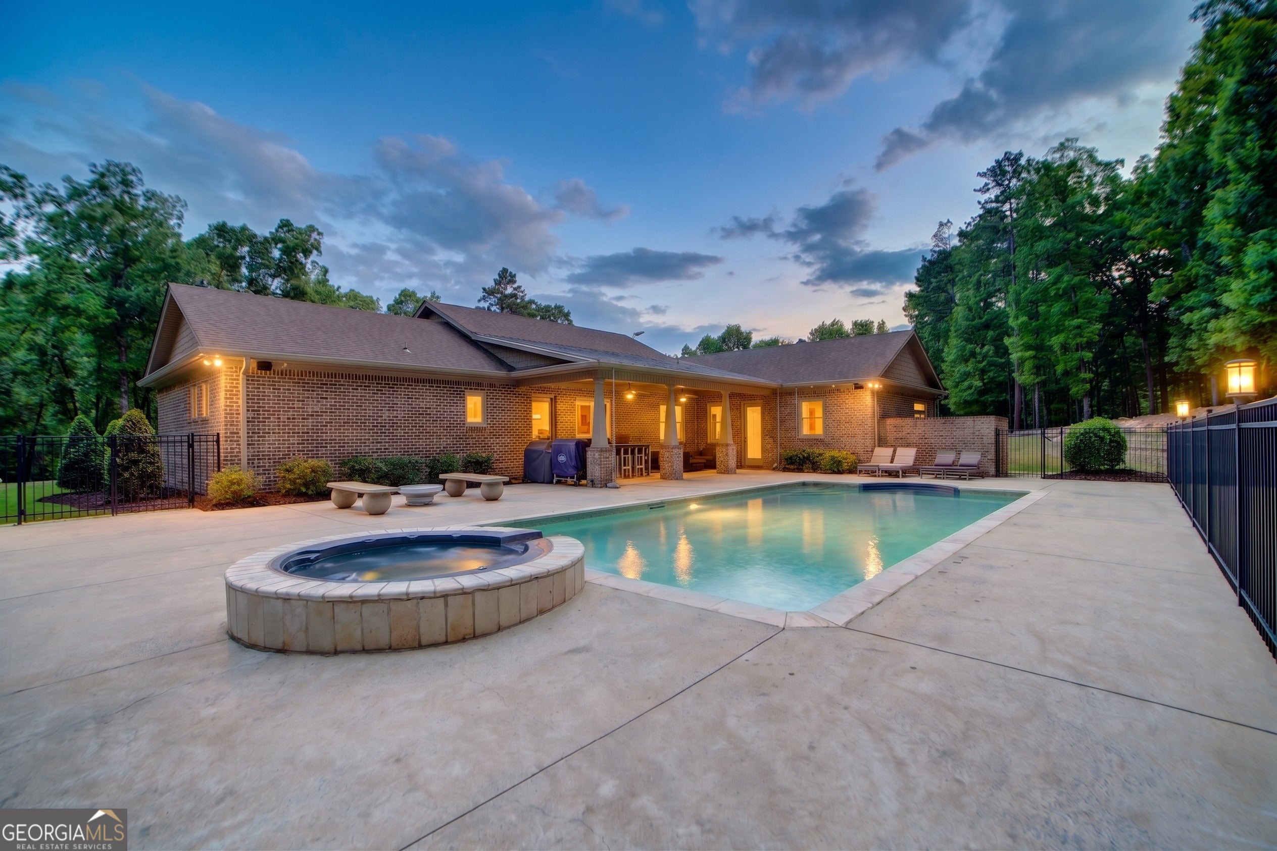 610 Kings Bridge RD SW