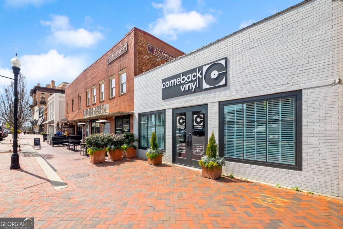 Roswell, Georgia 30076, United States, 5 Bedrooms Bedrooms, ,5 BathroomsBathrooms,Residential,Pending,16717