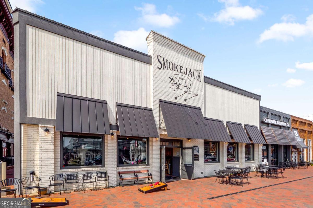 Roswell, Georgia 30076, United States, 5 Bedrooms Bedrooms, ,5 BathroomsBathrooms,Residential,Pending,16717