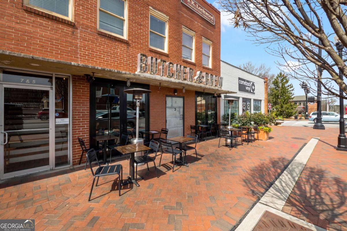 Roswell, Georgia 30076, United States, 5 Bedrooms Bedrooms, ,5 BathroomsBathrooms,Residential,Pending,16717