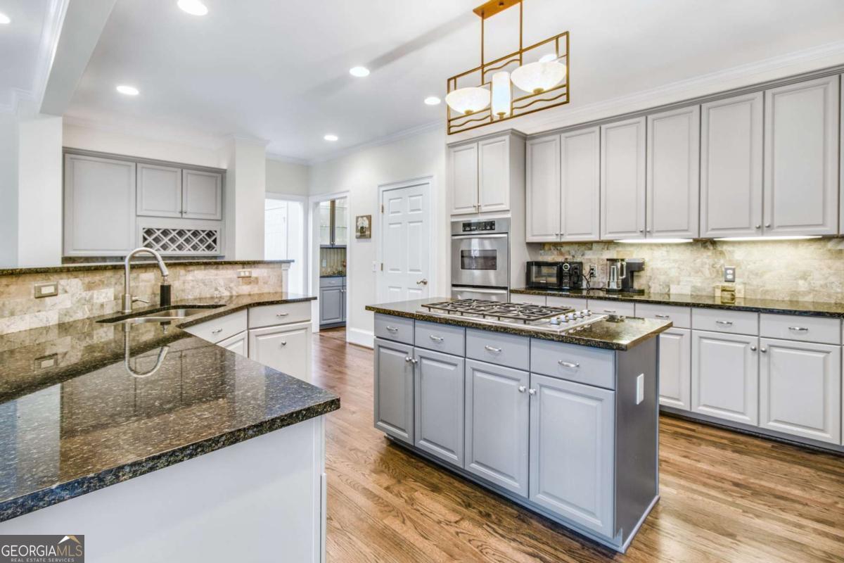 Roswell, Georgia 30076, United States, 5 Bedrooms Bedrooms, ,5 BathroomsBathrooms,Residential,Pending,16717