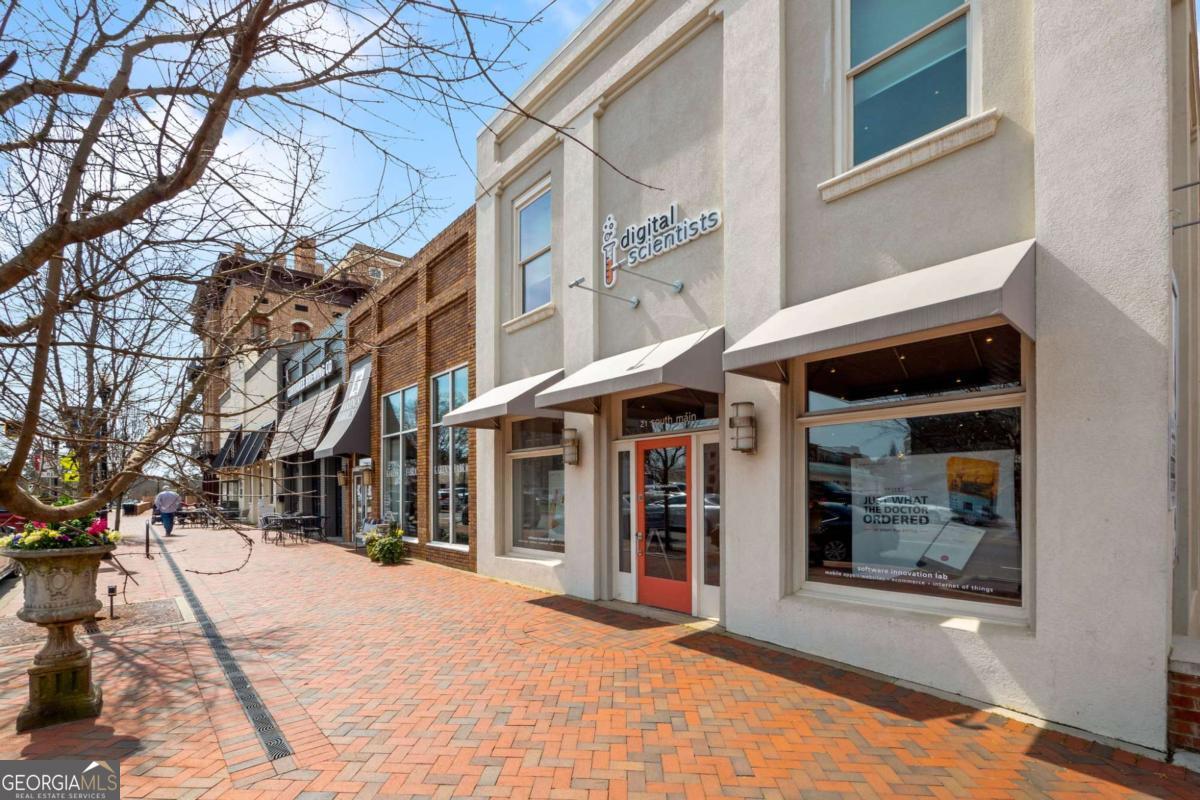 Roswell, Georgia 30076, United States, 5 Bedrooms Bedrooms, ,5 BathroomsBathrooms,Residential,Pending,16717