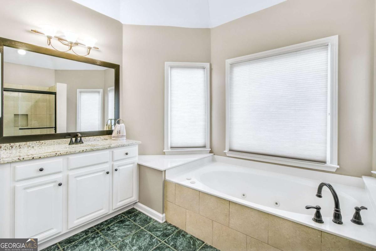 Roswell, Georgia 30076, United States, 5 Bedrooms Bedrooms, ,5 BathroomsBathrooms,Residential,Pending,16717