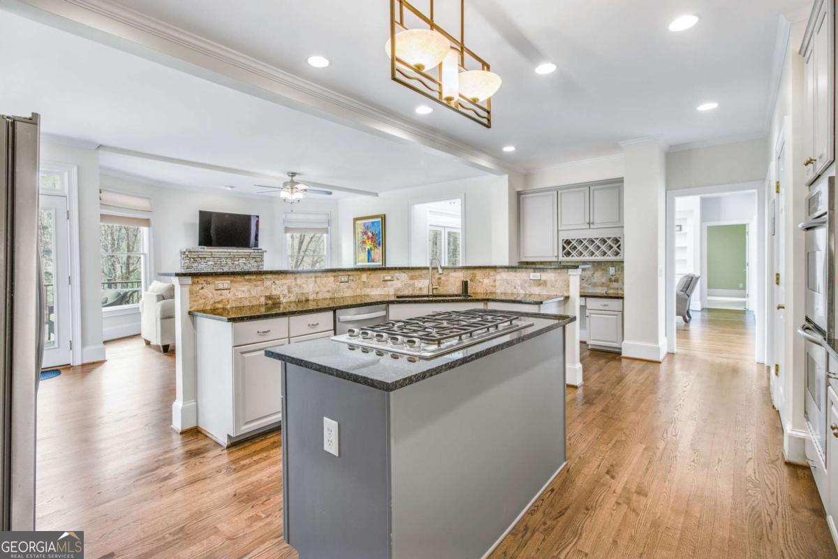 Roswell, Georgia 30076, United States, 5 Bedrooms Bedrooms, ,5 BathroomsBathrooms,Residential,Pending,16717