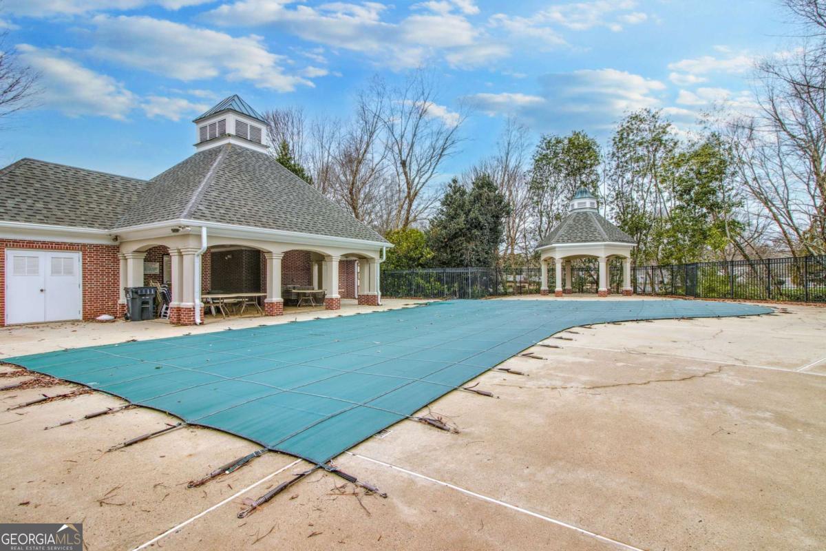 Roswell, Georgia 30076, United States, 5 Bedrooms Bedrooms, ,5 BathroomsBathrooms,Residential,Pending,16717