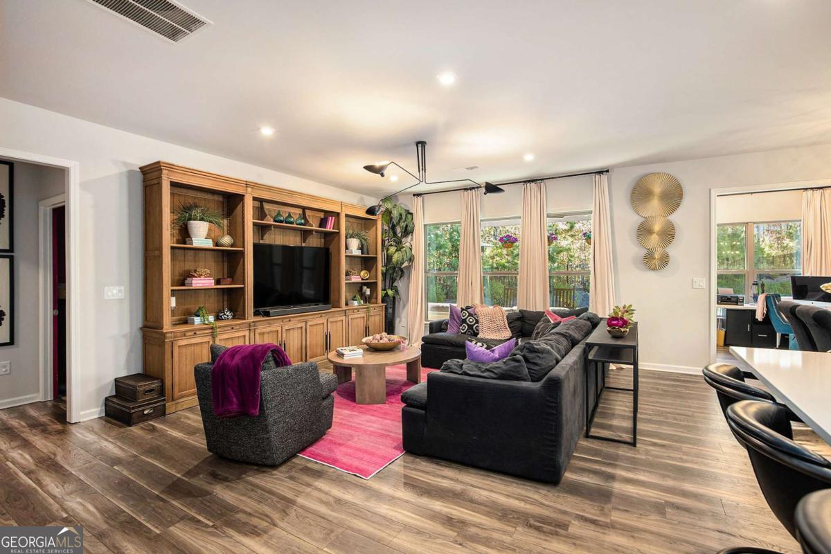 544 Colebrook WAY