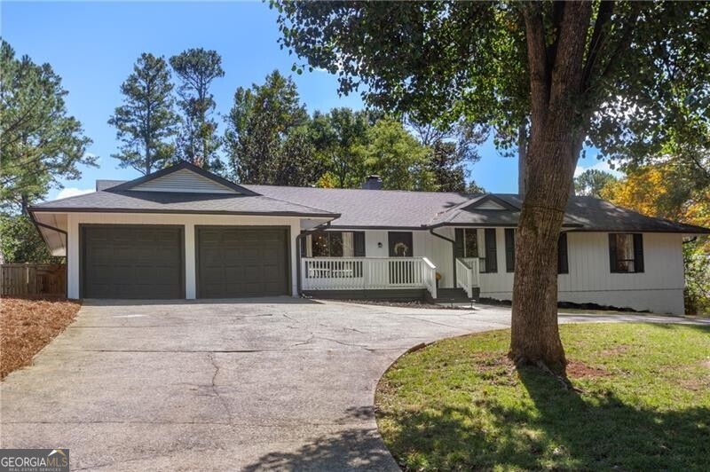 1025 Martins Lake Close