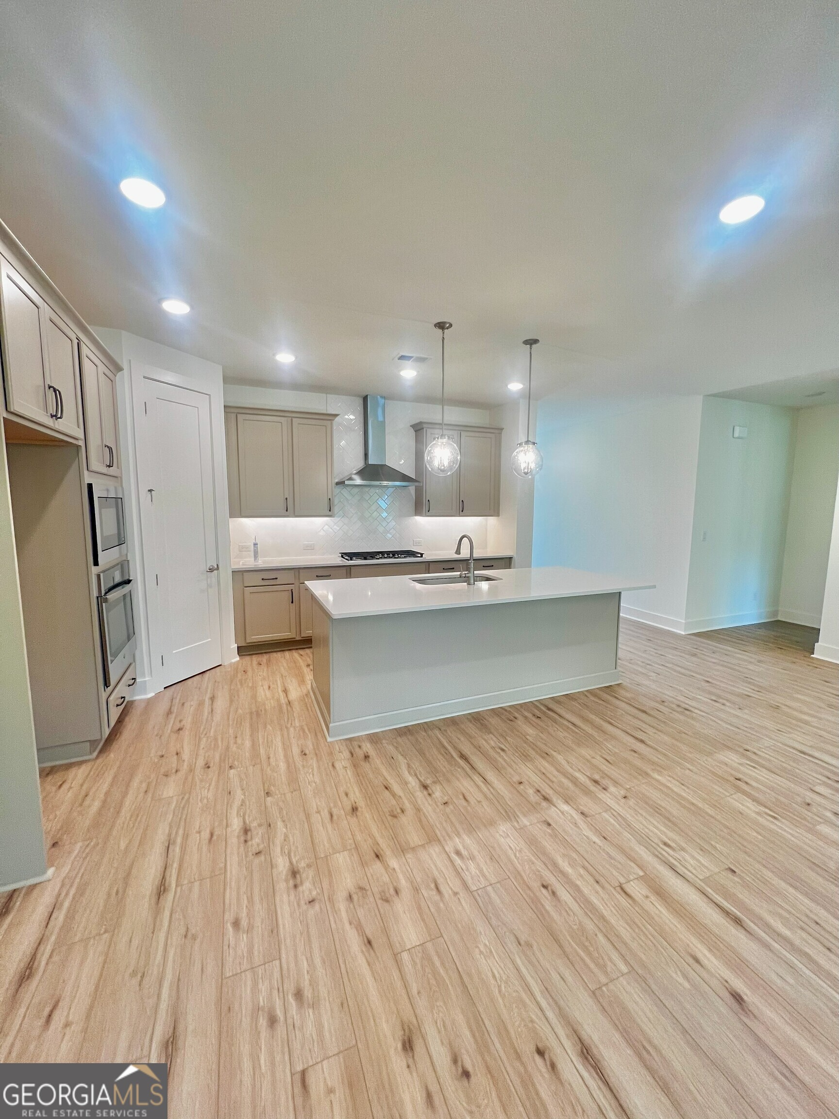 580 Barnfield WAY