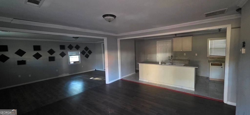 Photo of 1032 Valley View Road SE, Atlanta, GA 30315 (MLS # 10660442)