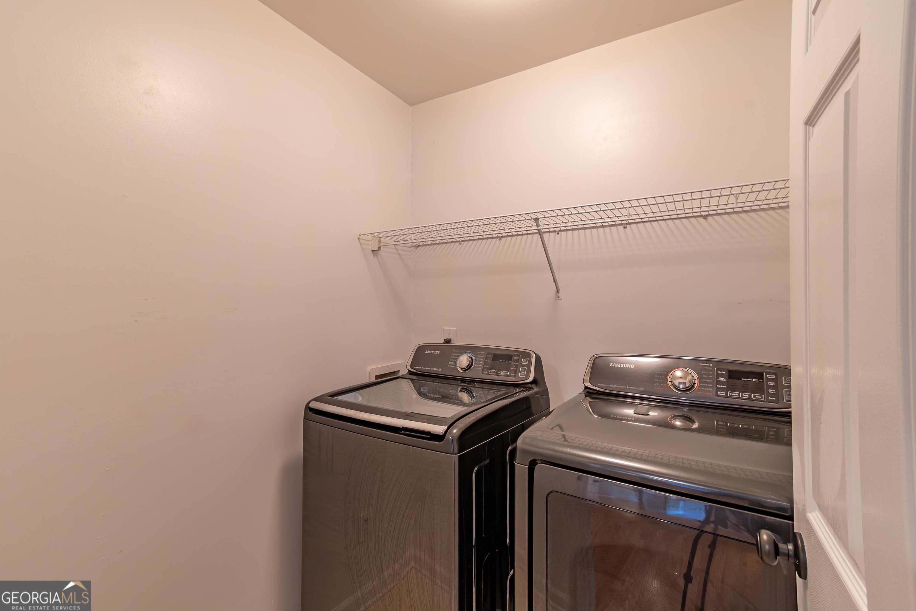 WELLESLEY UNIT V-A - Residential Lease