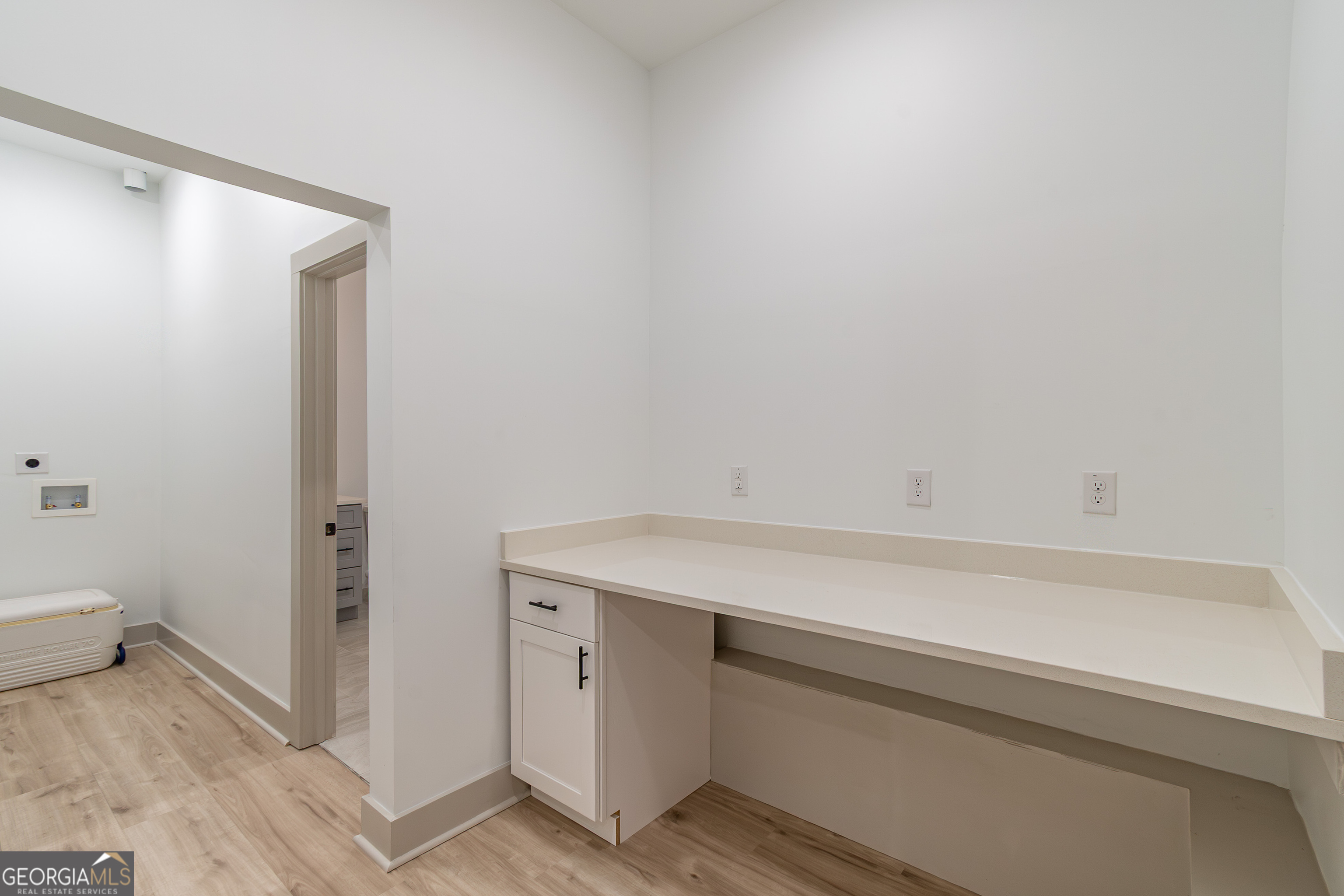 WELLESLEY UNIT V-A - Residential Lease