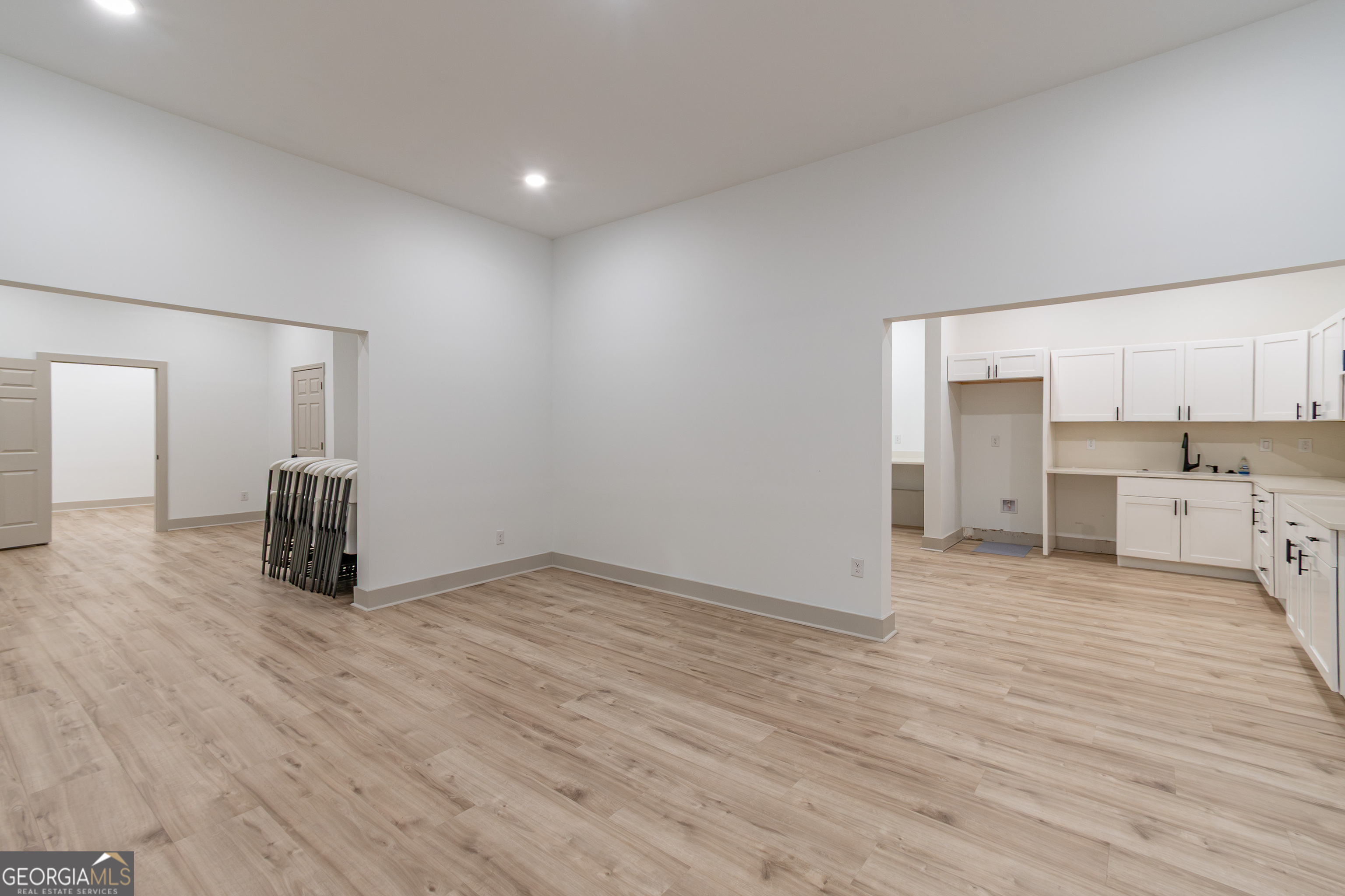 WELLESLEY UNIT V-A - Residential Lease