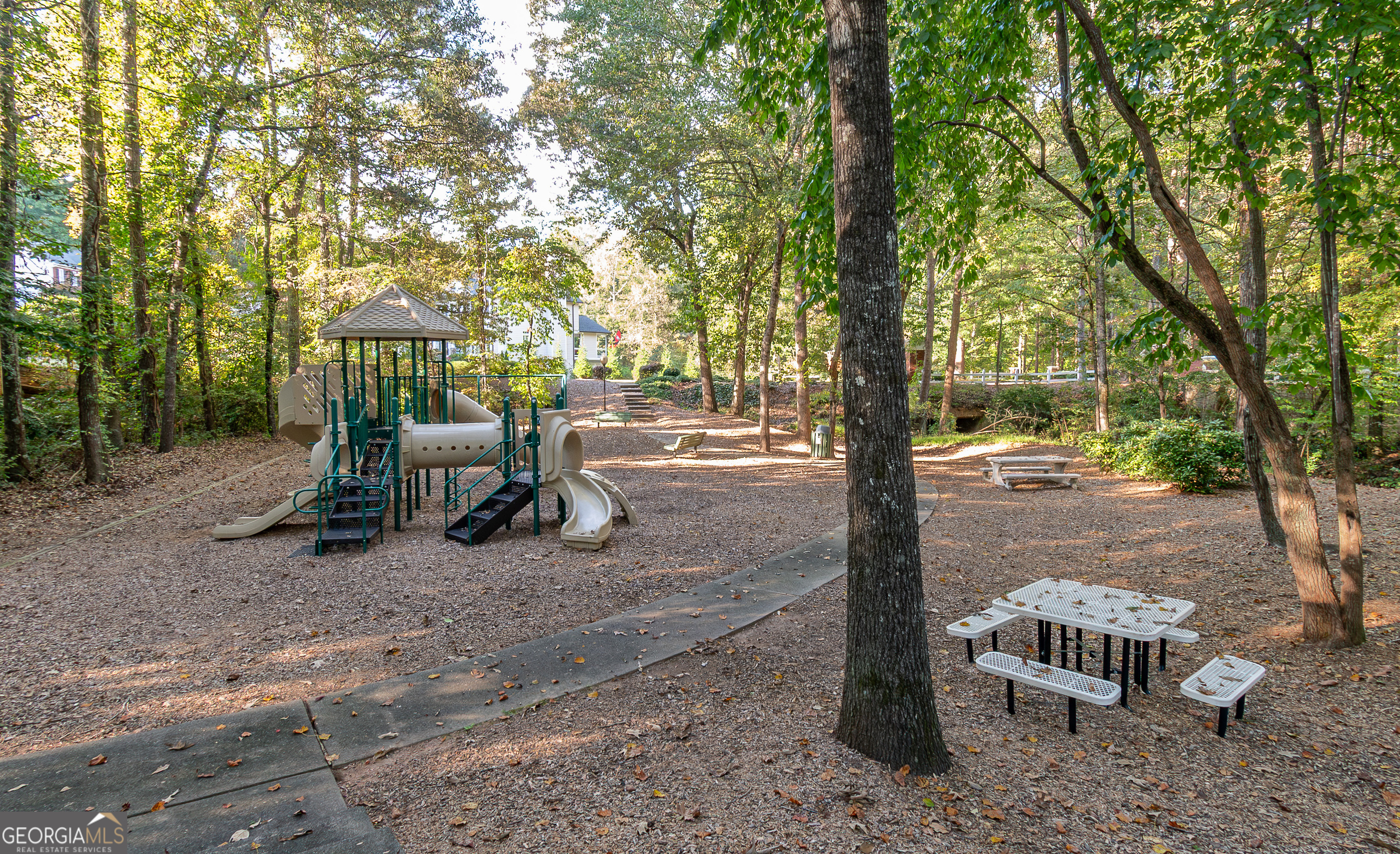 WELLESLEY UNIT V-A - Residential Lease