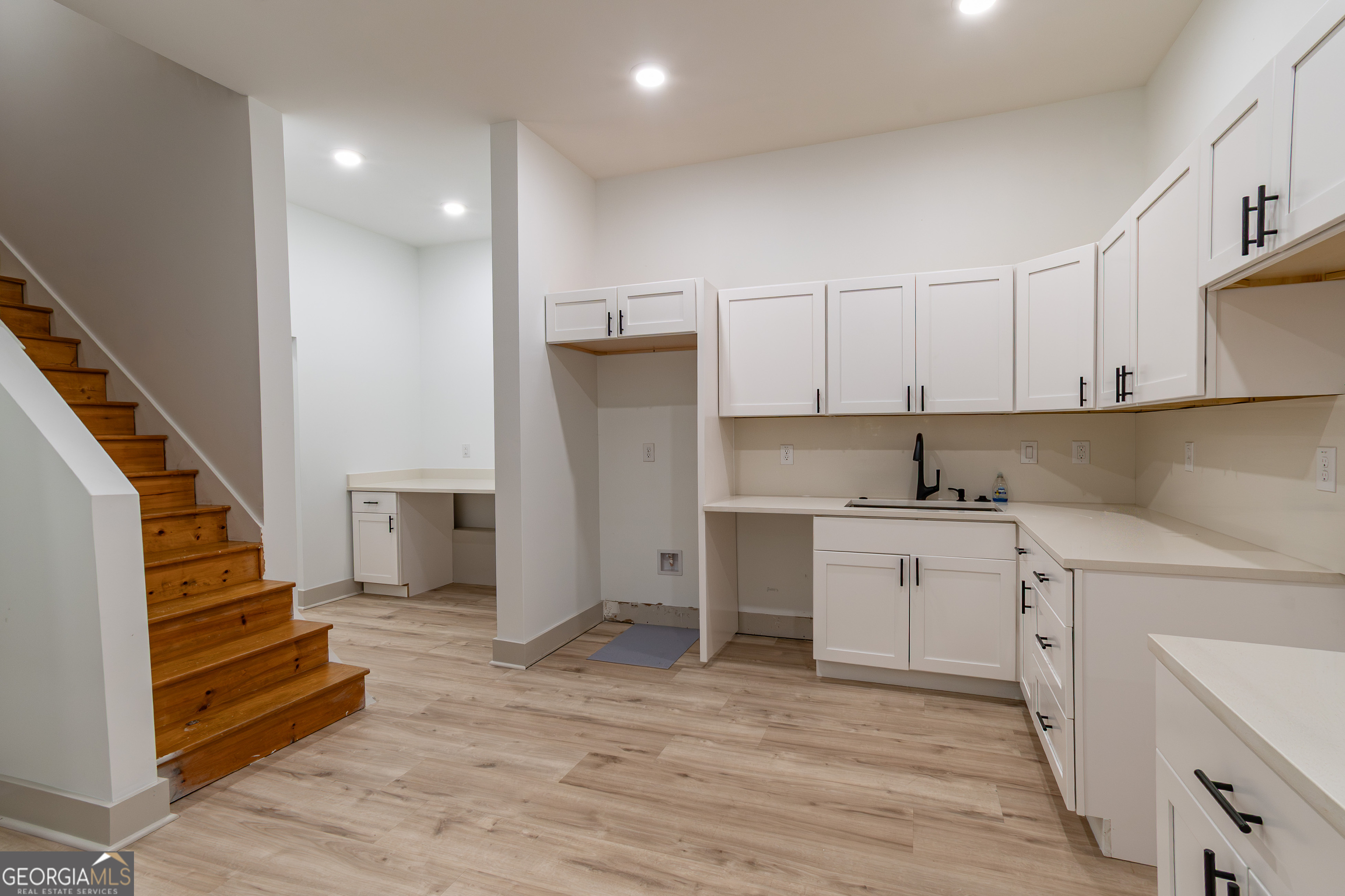 WELLESLEY UNIT V-A - Residential Lease