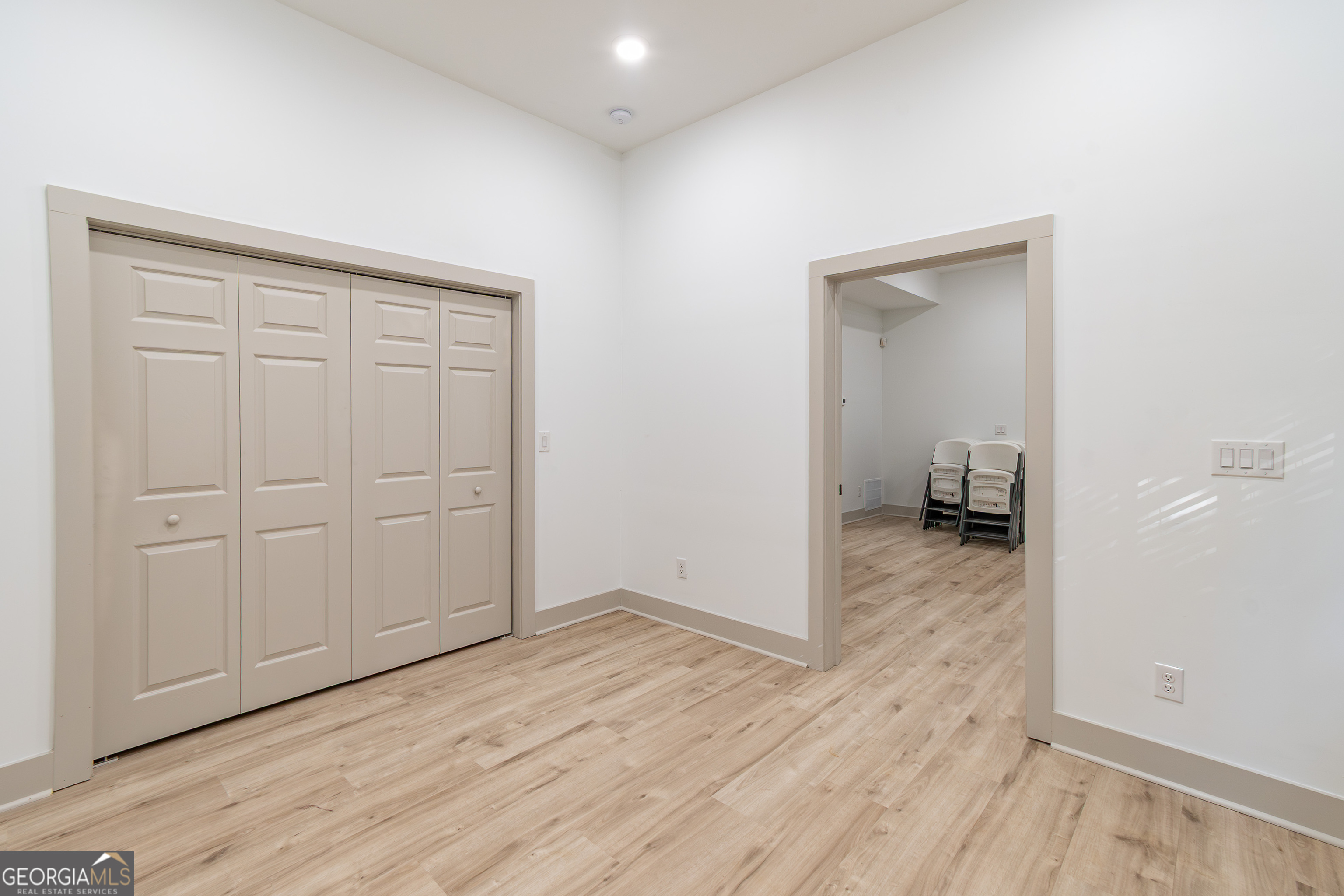 WELLESLEY UNIT V-A - Residential Lease