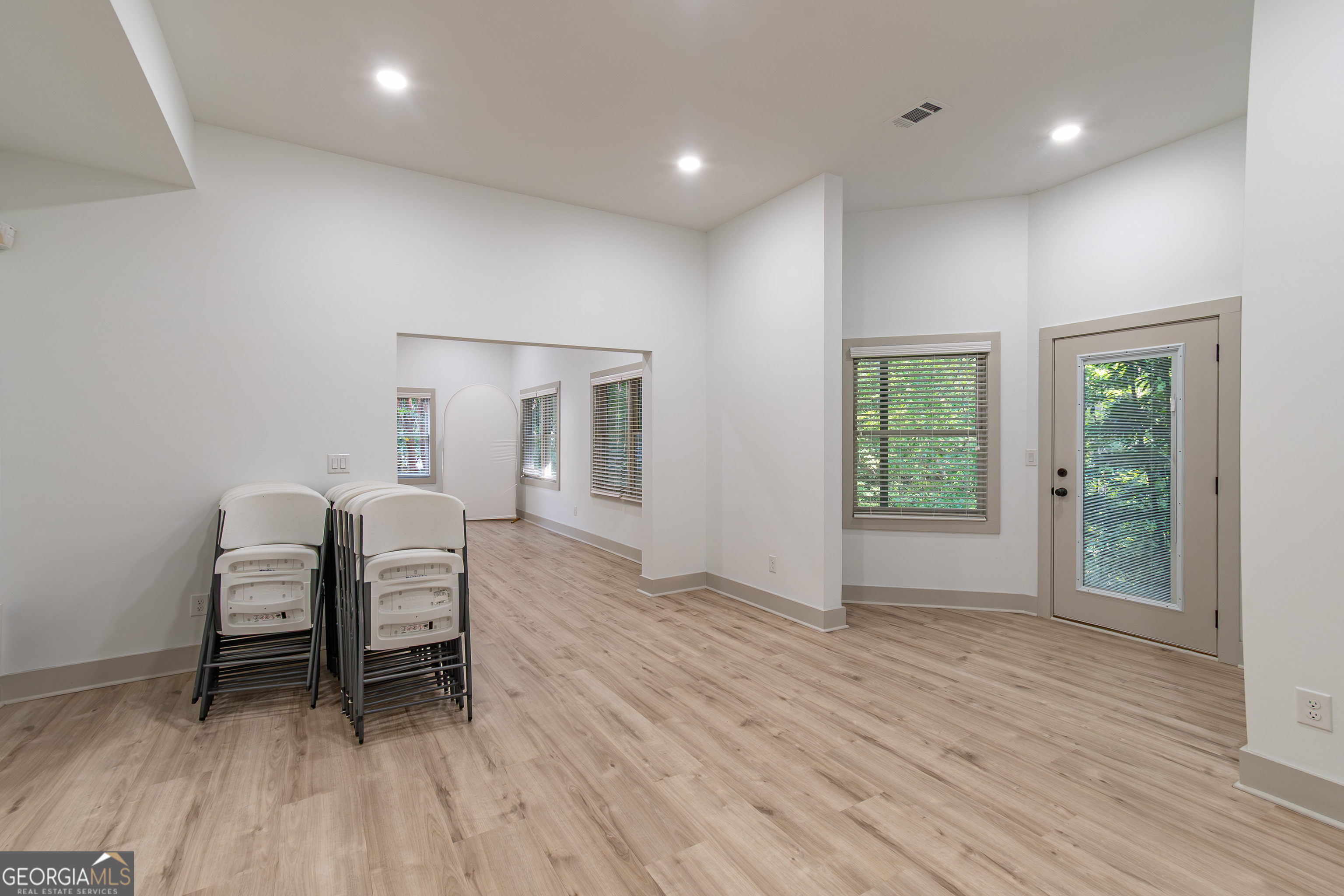 WELLESLEY UNIT V-A - Residential Lease