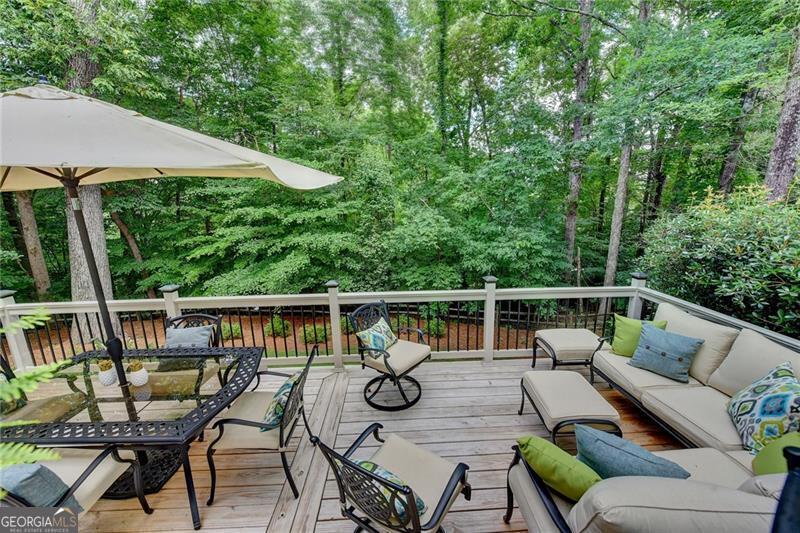 3265 Bentwood Close