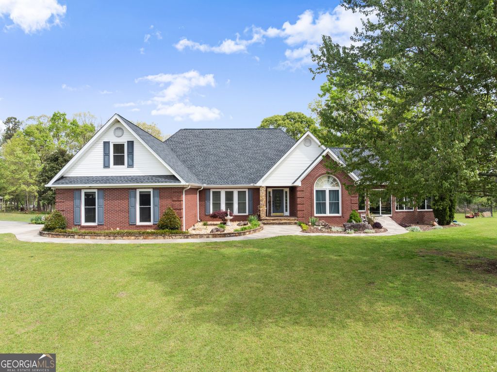 Photo of 4841 Cobb Griffin Road, Gillsville, GA 30543 (MLS # 10731652)