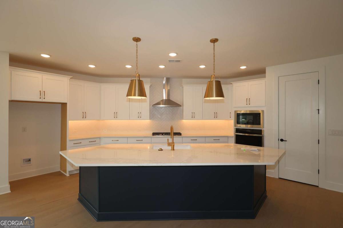 275 Strawberry Lane