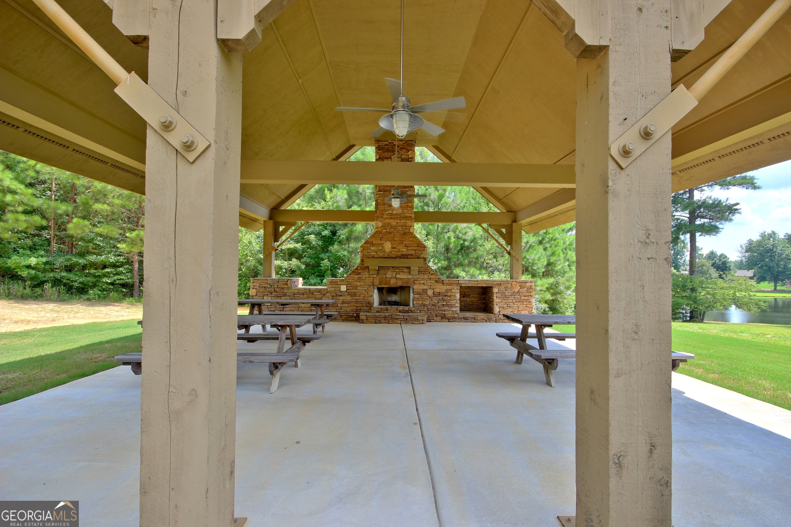 Sharpsburg, Georgia 30277, United States, 5 Bedrooms Bedrooms, ,6 BathroomsBathrooms,Residential,Active,148560