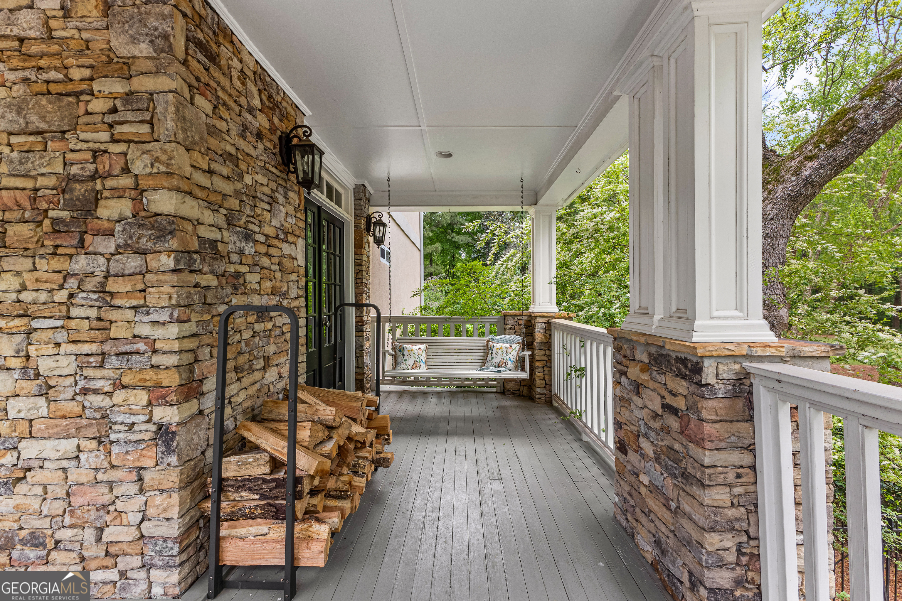105 Riviera CT