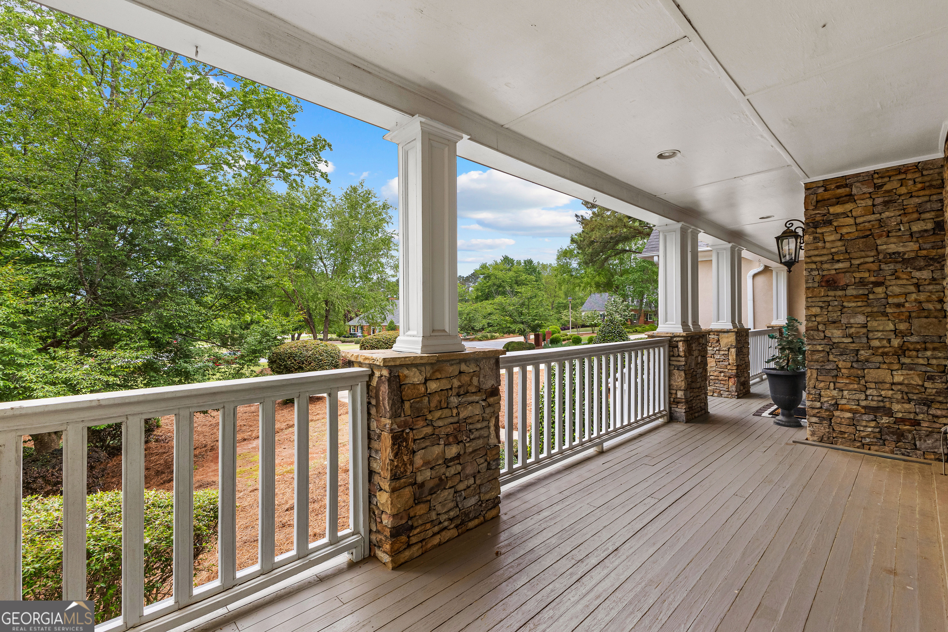 105 Riviera CT