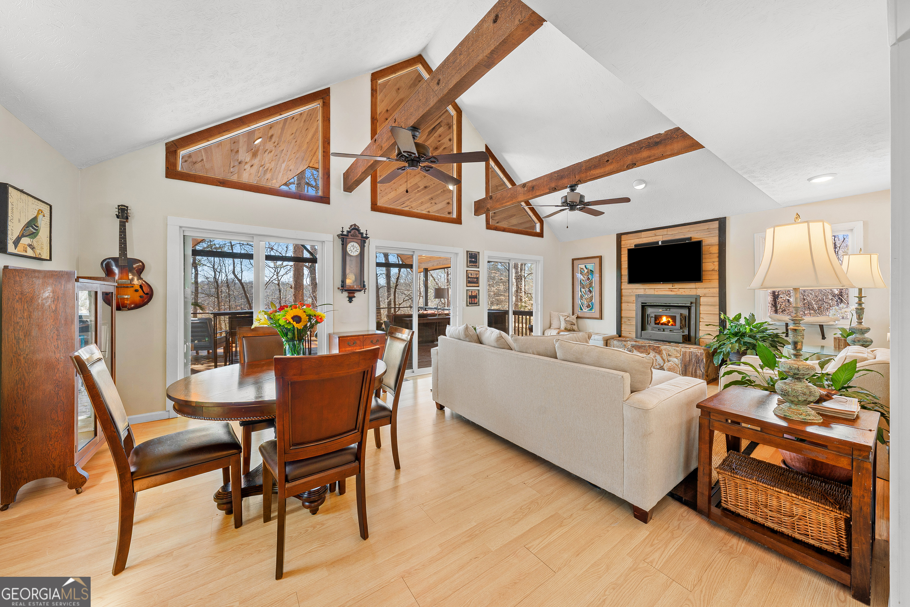 999 Rue Fleur De Lis