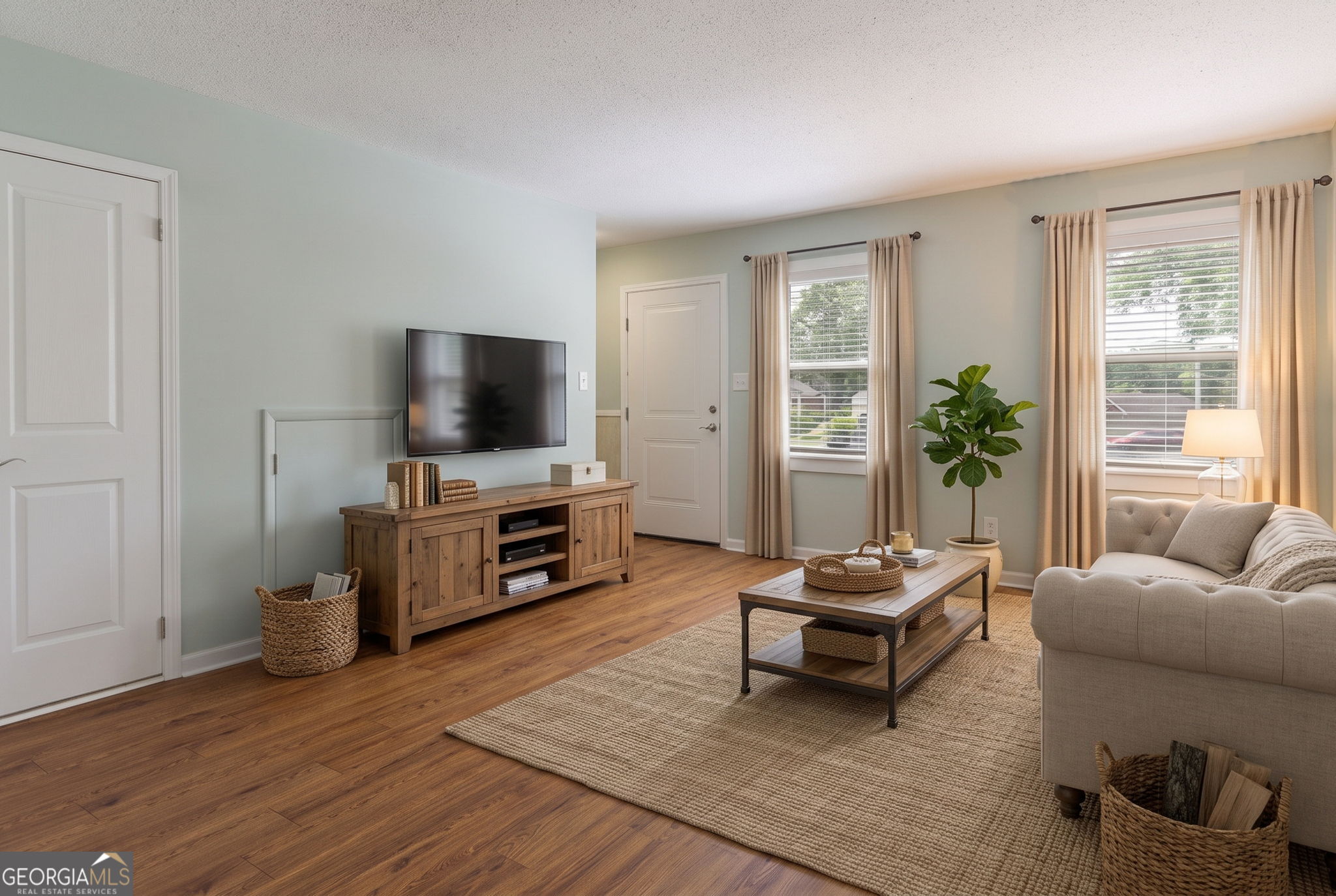 876 College AVE