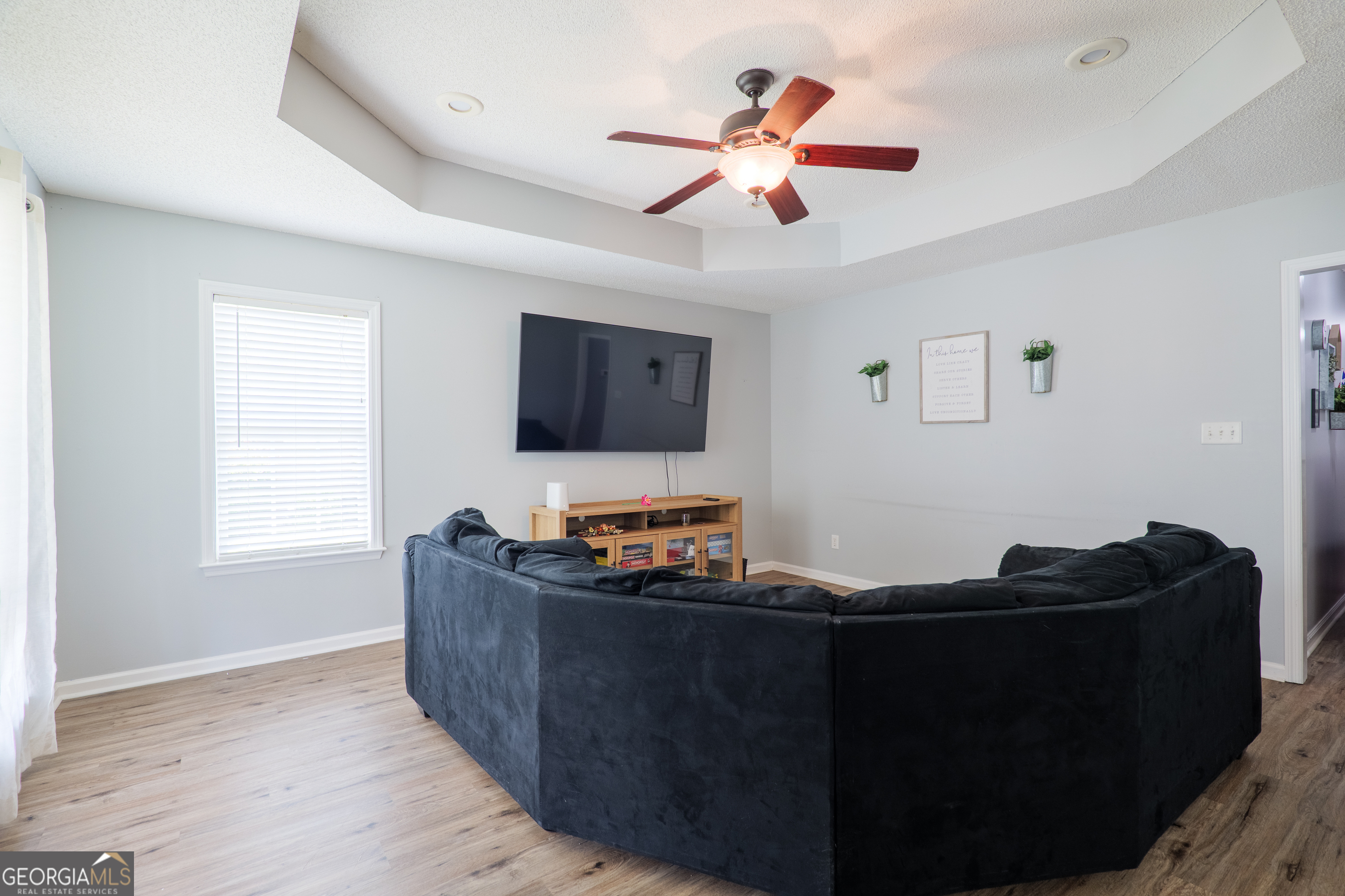 212 Hilltop CIR