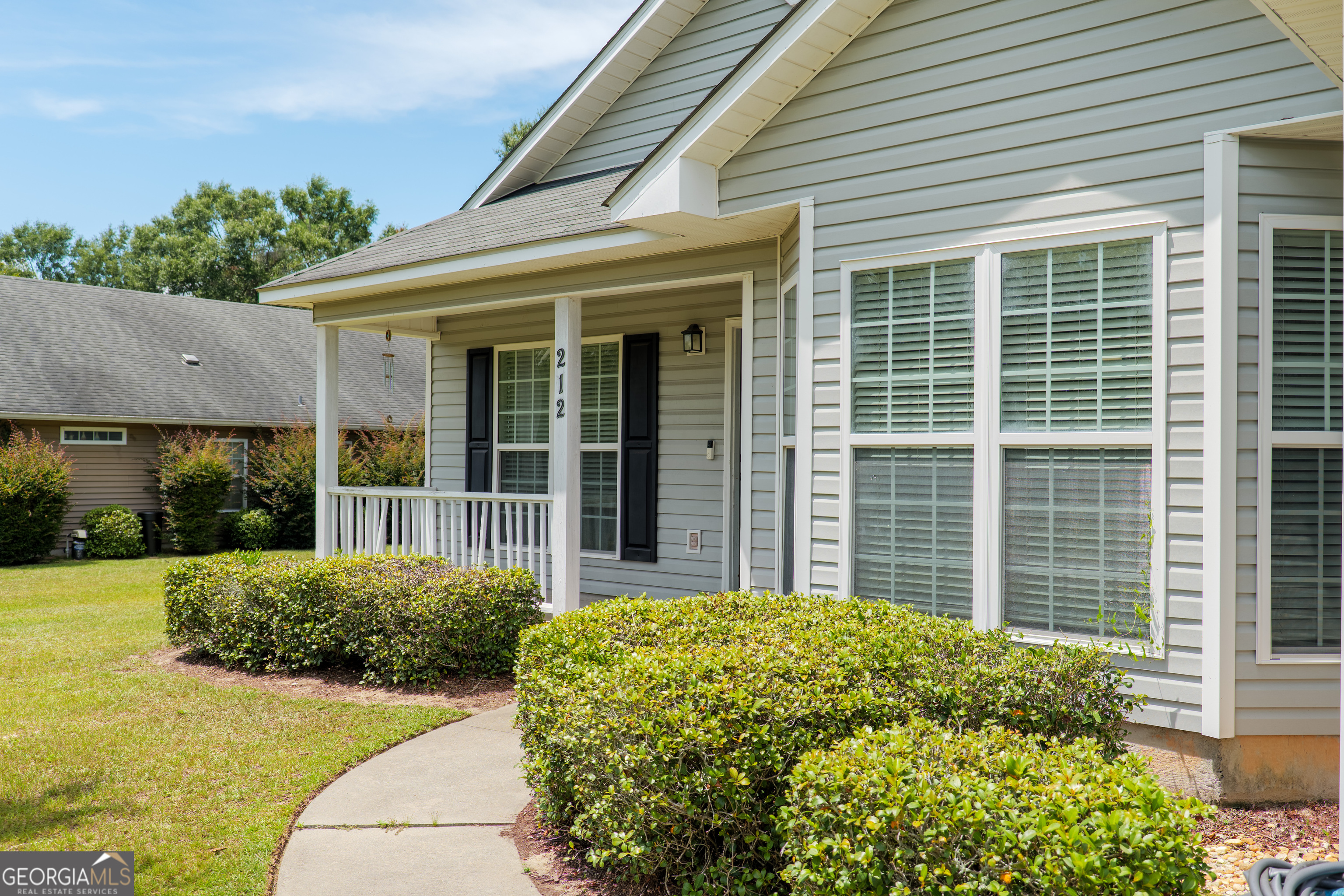 212 Hilltop CIR