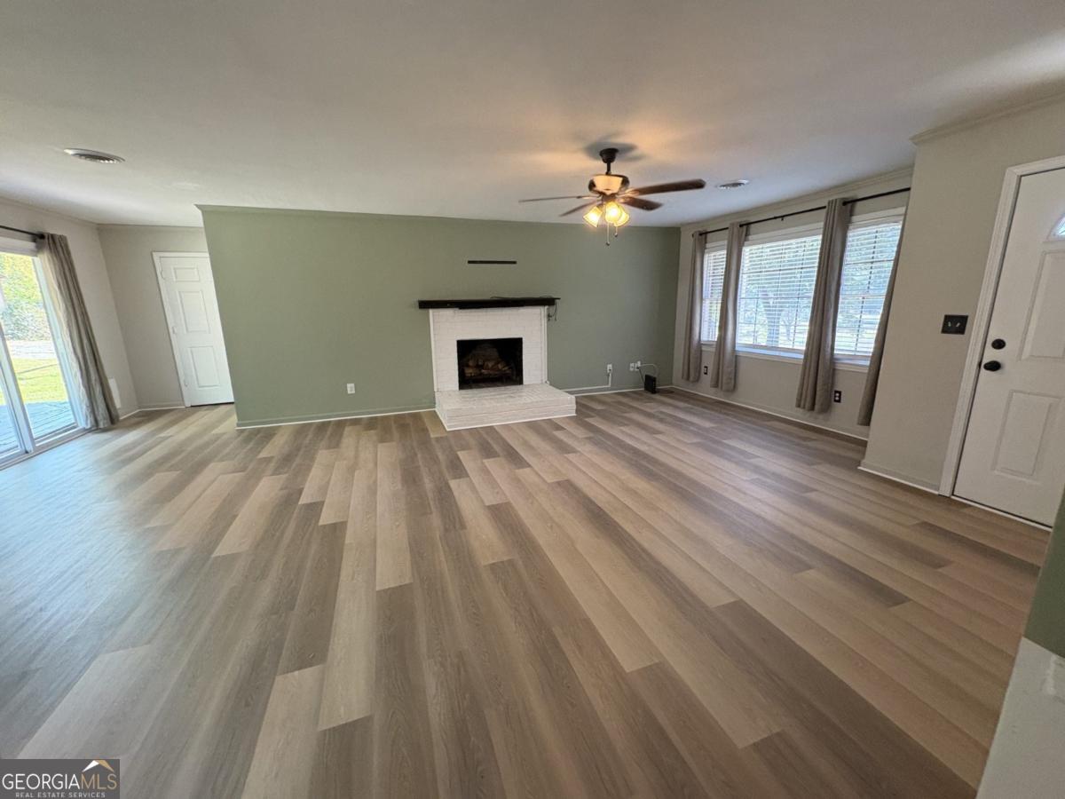 154 Honeysuckle DR SW