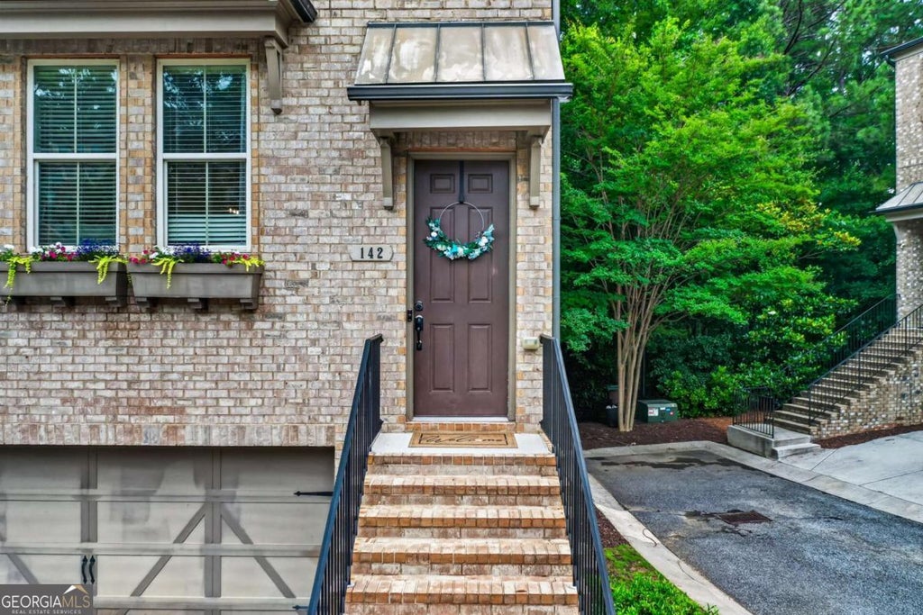 Photo of 142 Brindle Lane, Alpharetta, GA 30009 (MLS # 10789397)