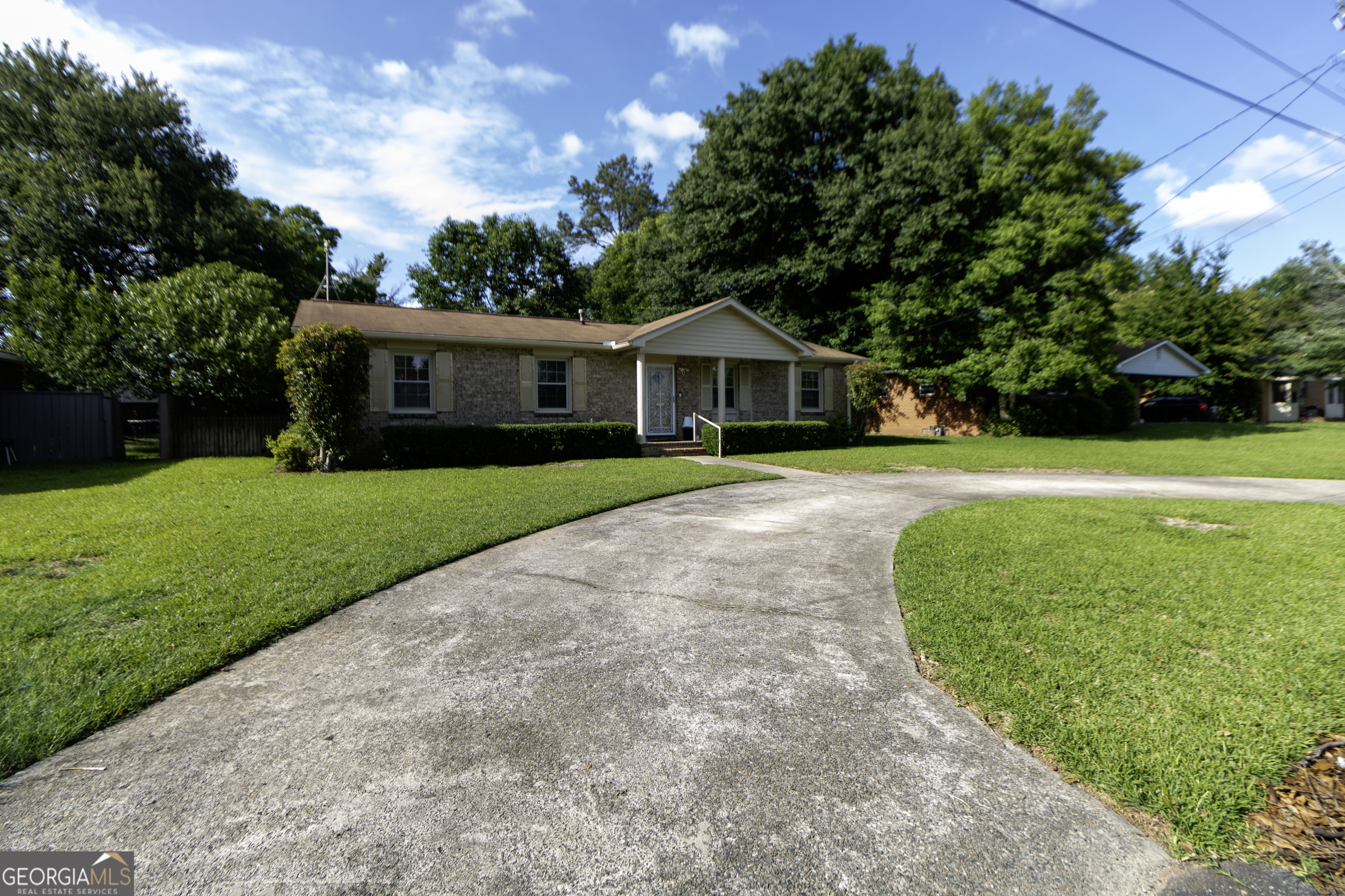 121 Sonja DR