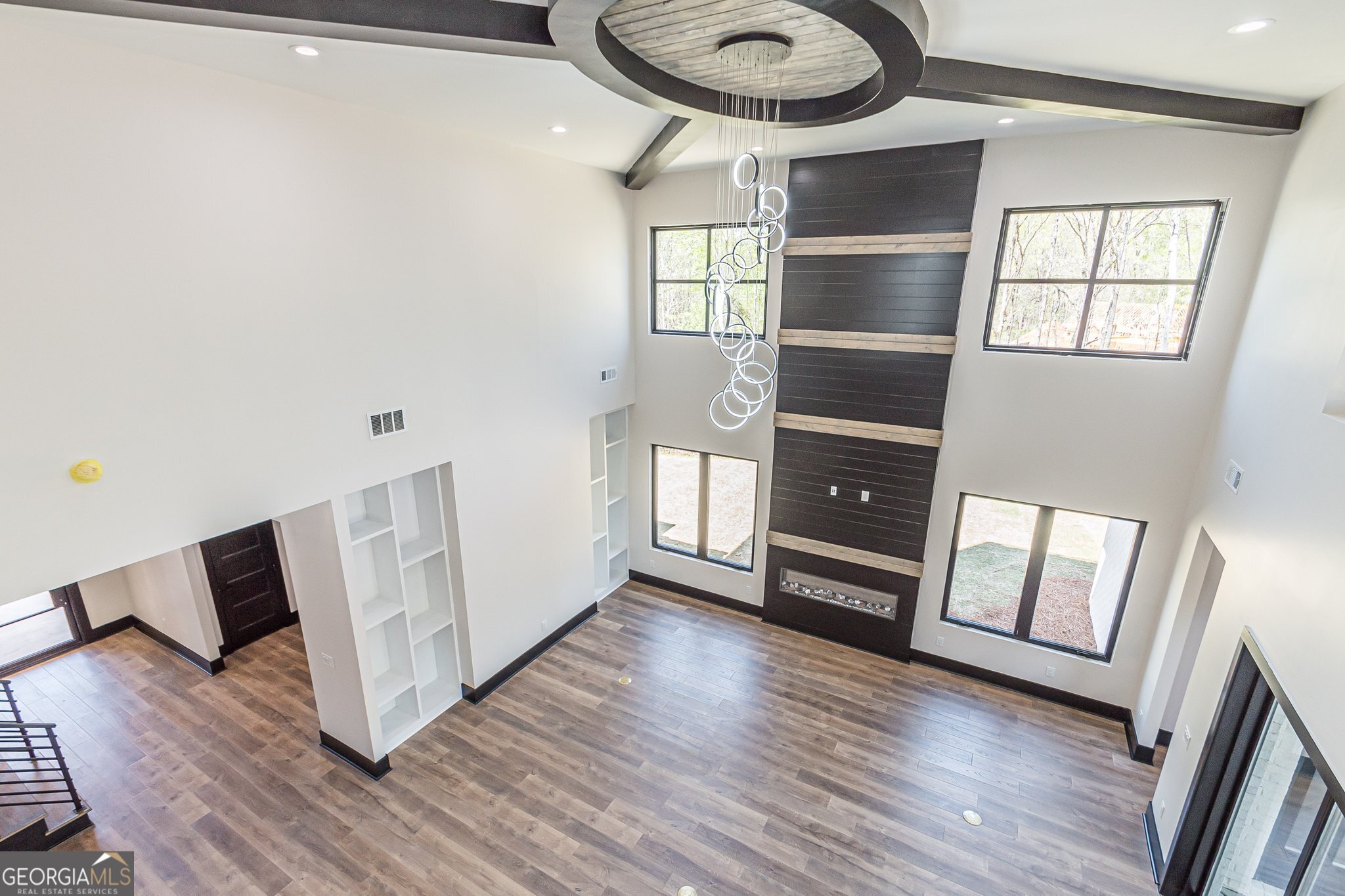 105 Robinwood CT